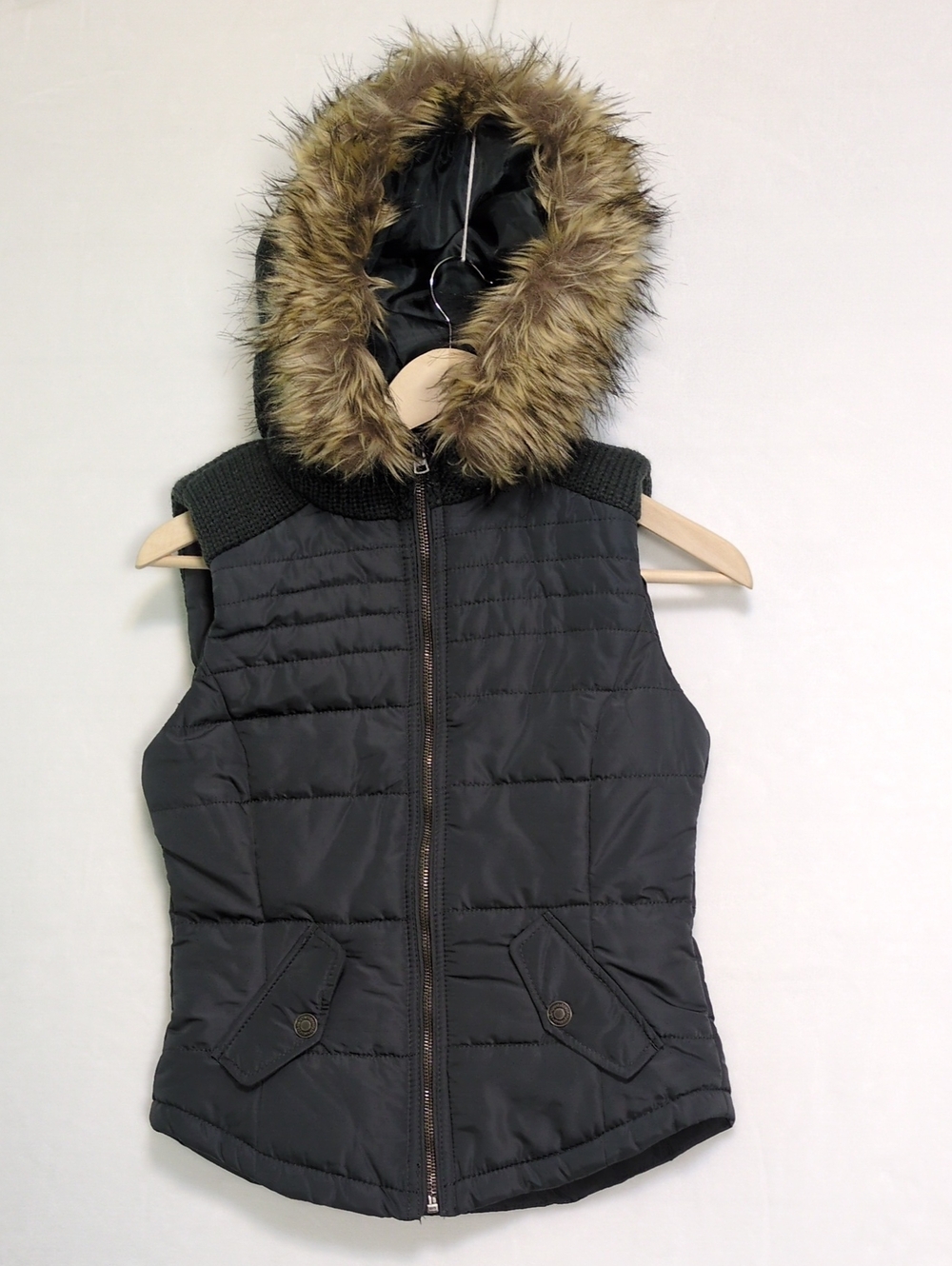 Aeropostale NWT Puffer Vest Faux Fur Trim Hood Knit Yoke Dark Gray Size XS